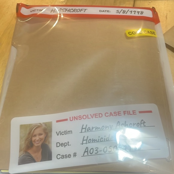 Unsolved Case Files Board Game True Crime - Picture 3 of 5